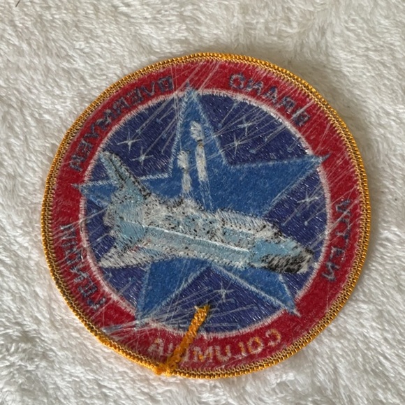 Vintage Patch Collection - Hockey, Shamrock, Space Shuttle - Picture 7 of 7